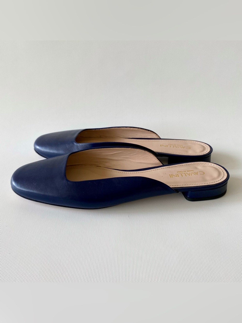 Cavallini blue leather slip-on mule shoes. 💙 - Picture 2 of 7